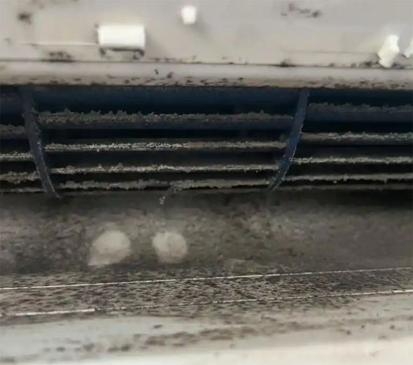 定海空调吹的风有股烧焦味是怎么回事